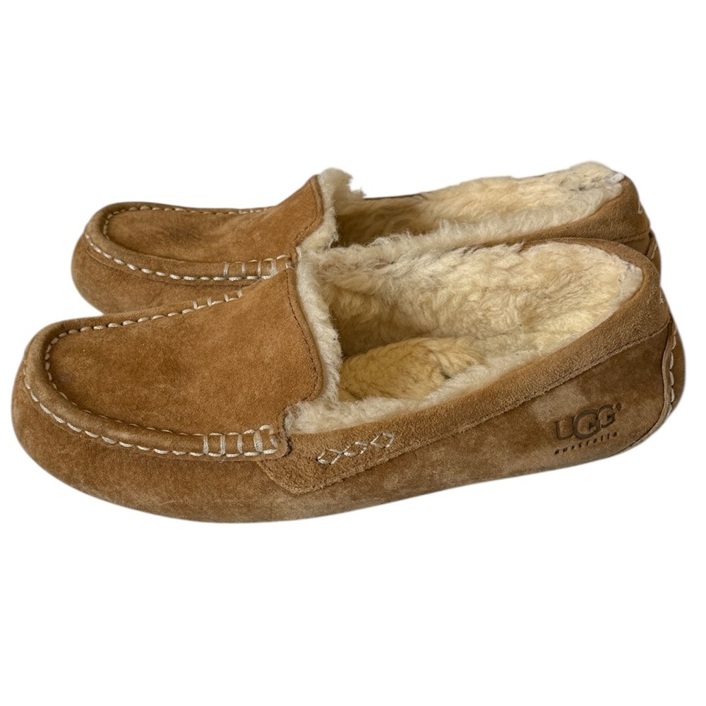 UGG Ansley Sheepskin Slippers in Chestnut, Size 8